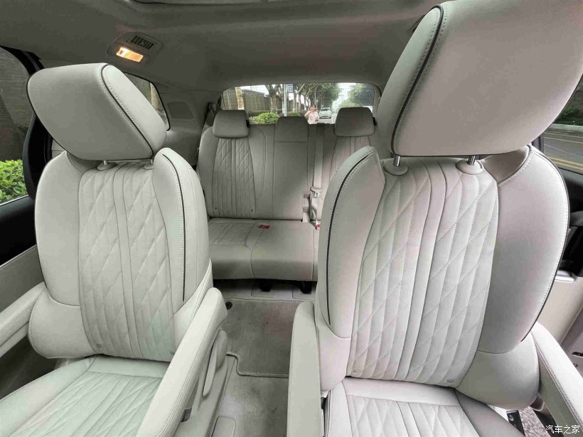 对比试驾gl8与m8,20年以上的老gl8值得购买吗