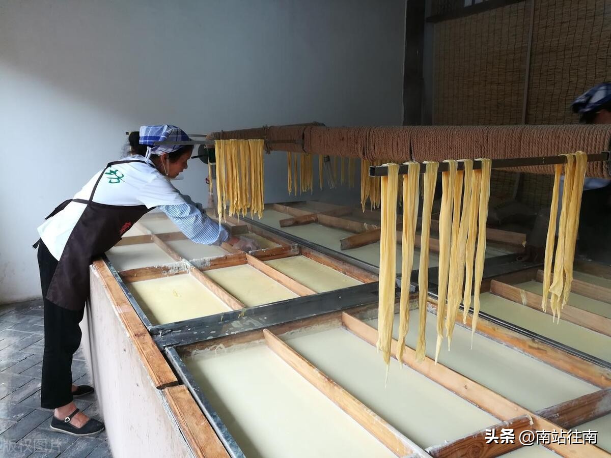 年薪20万的打工者不及20万的个体户吧？从母亲节想到的