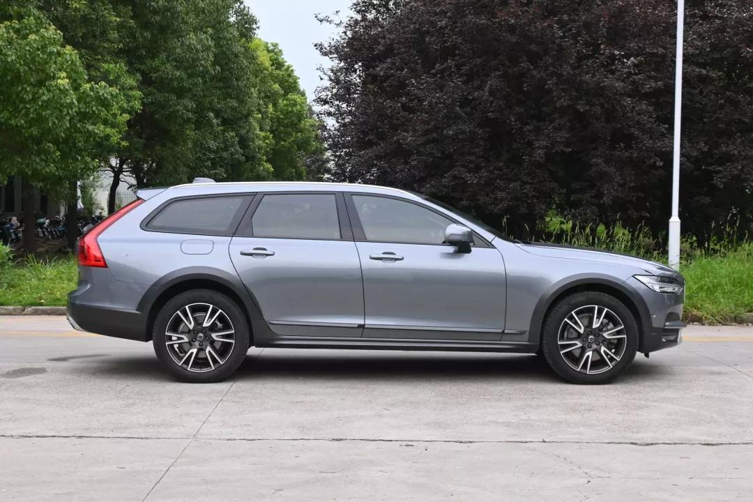 沃尔沃v90cc2022款试驾评测,沃尔沃v90和v90cc对比试驾