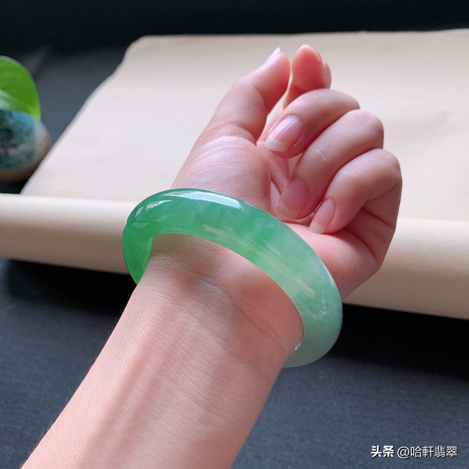 价值过千亿的翡翠品种,翡翠高冰种芙蓉种的价值