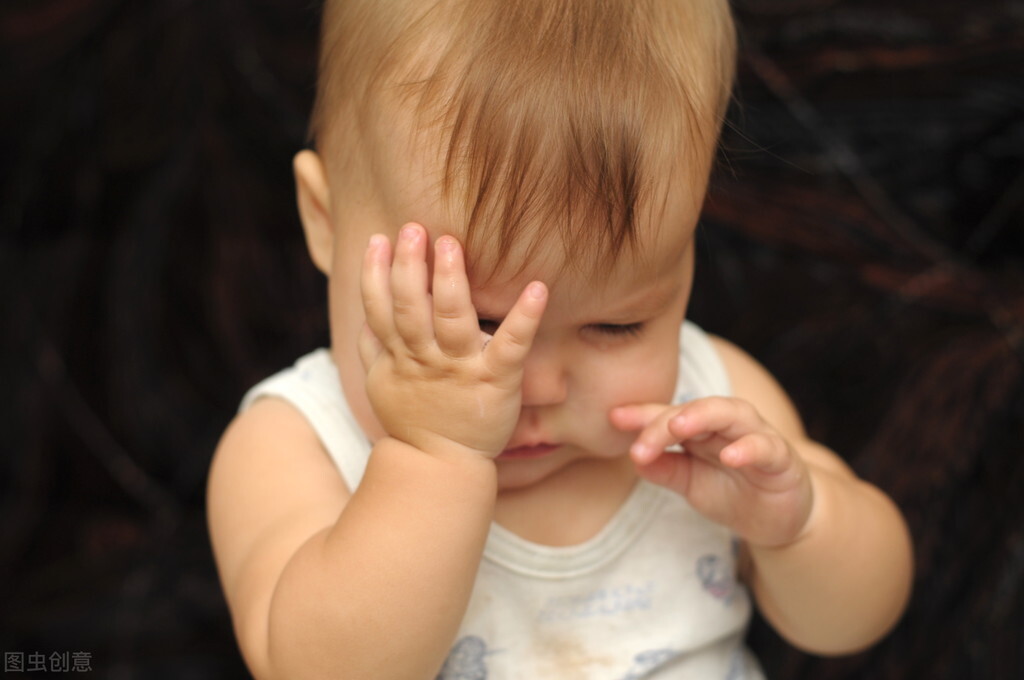 宝宝突然老是眨眼睛是什么情况,宝宝总是眨眼睛怎么纠正