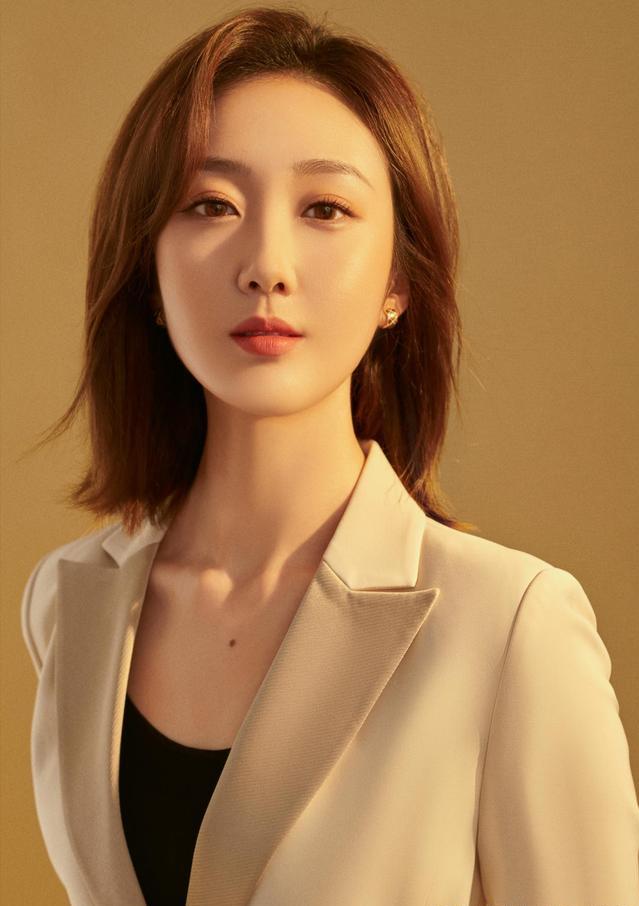 春晚主持人董卿周涛朱迅李思思,春晚主持人董卿朱迅周涛