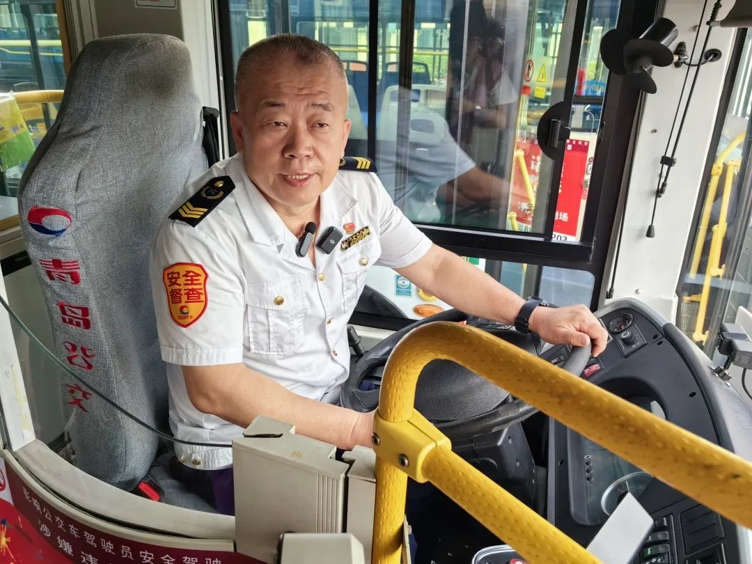 刚刚，青岛5万多勇士霸气走进战场！少年，此去何求？夺盛名、拔头筹、争魁首、独占鳌头！