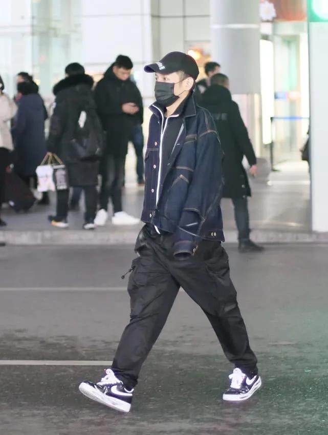 女士牛仔夹克外套,牛仔夹克外套男搭配