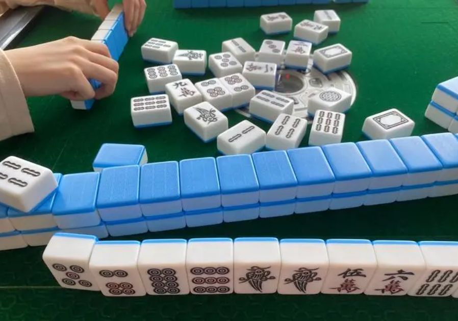 除了*生活性**就是打麻将——中国县城经济现状如何？