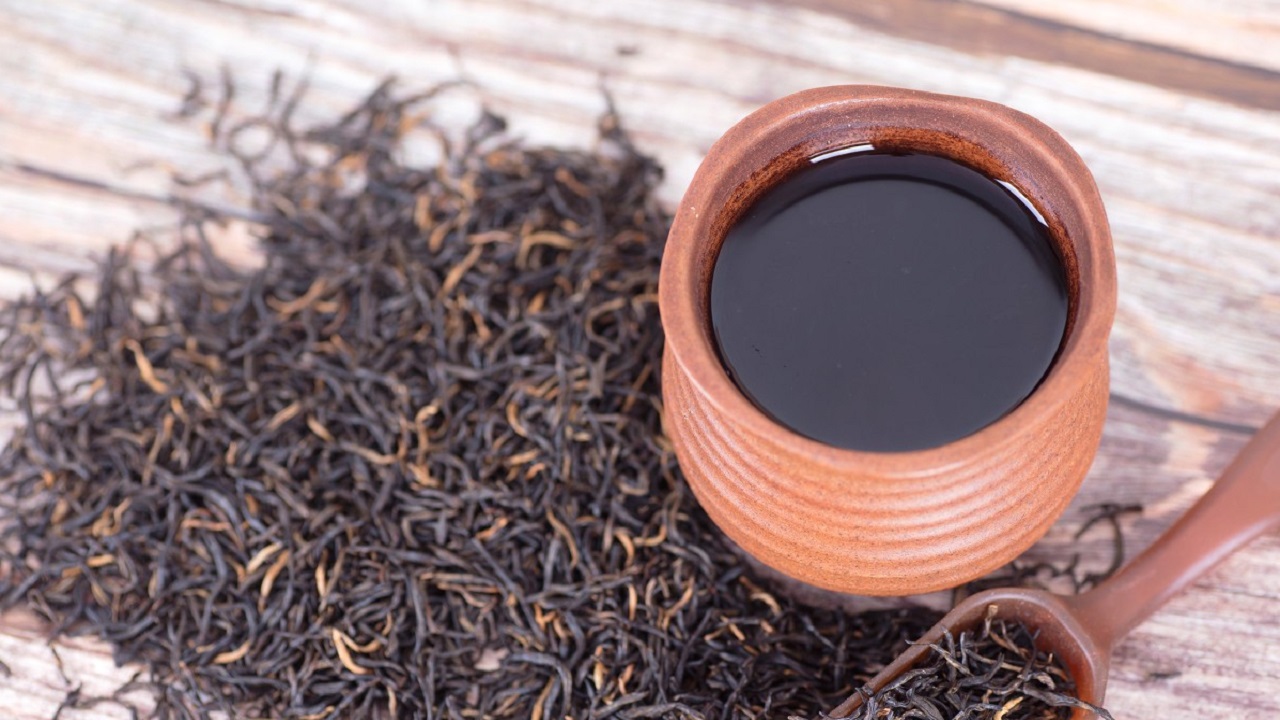 65小伙过量喝奶茶患近10种疾病,一男子因常年喝浓茶患病