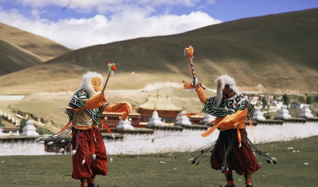 甘孜文旅局长化身侠客火出圈,火出圈啦