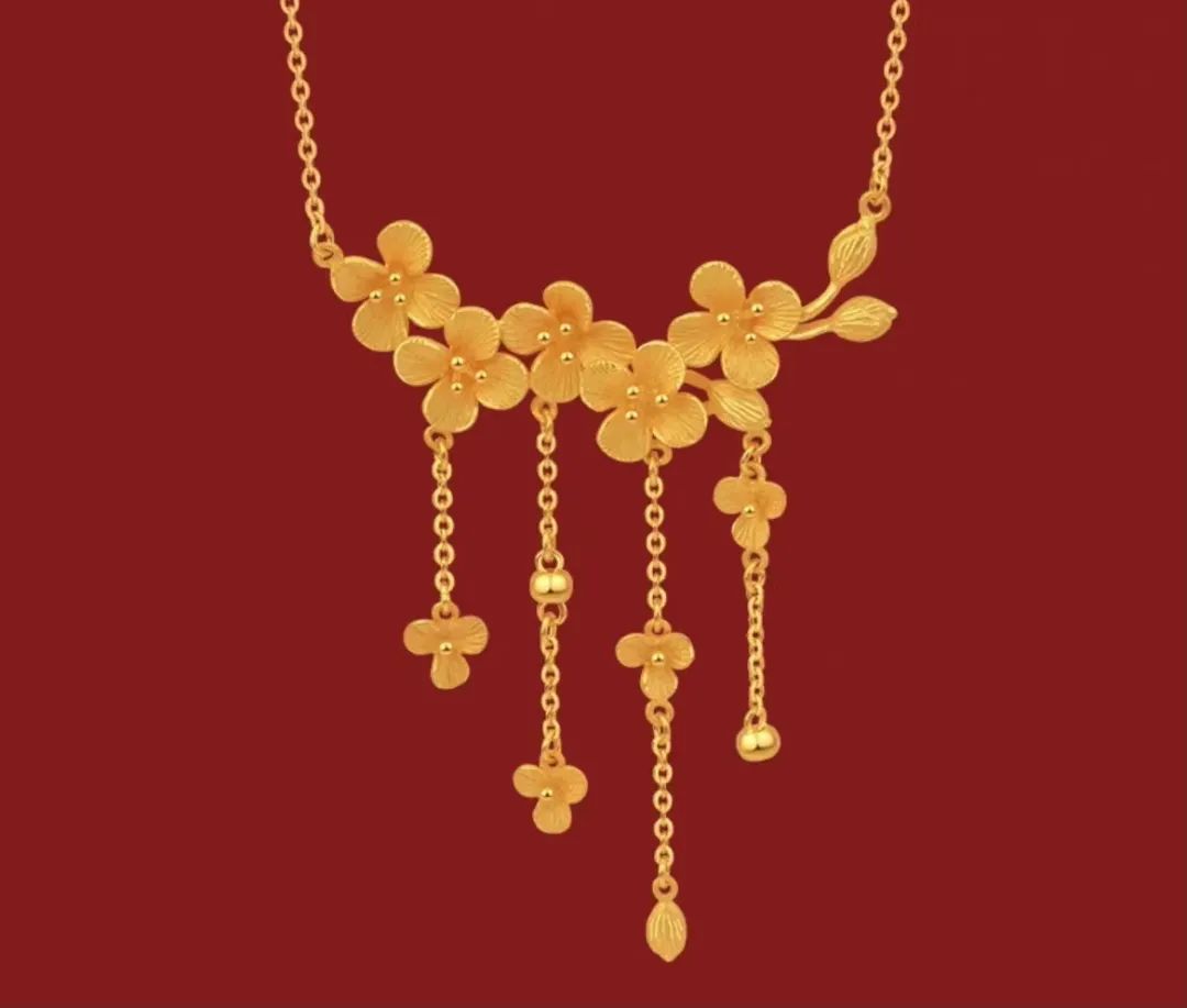 何超莲婚礼礼服珠宝,何超莲收藏的珠宝