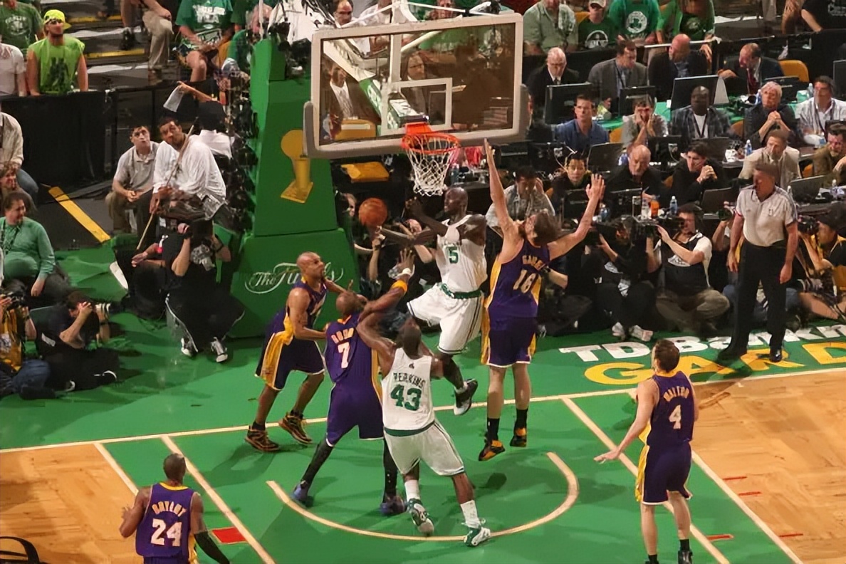 科比最后一个冠军是哪一年,科比最后一个总冠军球鞋