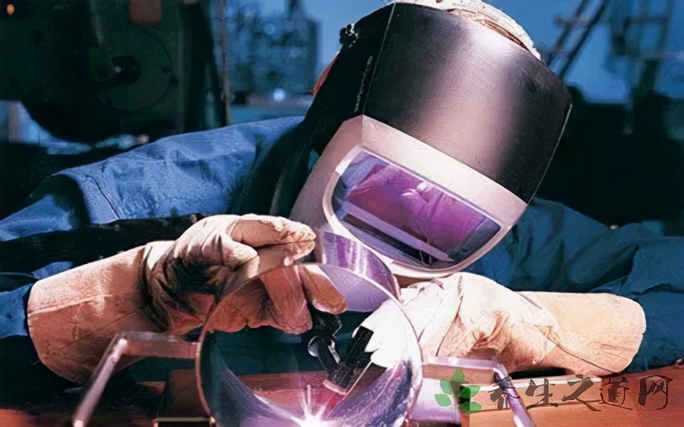 避免烧焊灼伤眼睛的方法,经常烧焊平常怎么保护眼睛