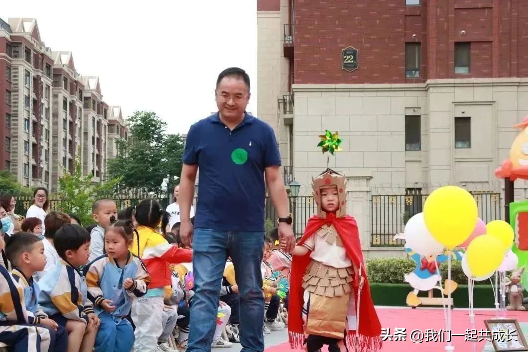 六一幼儿园全班环保t台时装秀,六一儿童节自制环保衣服详细教程