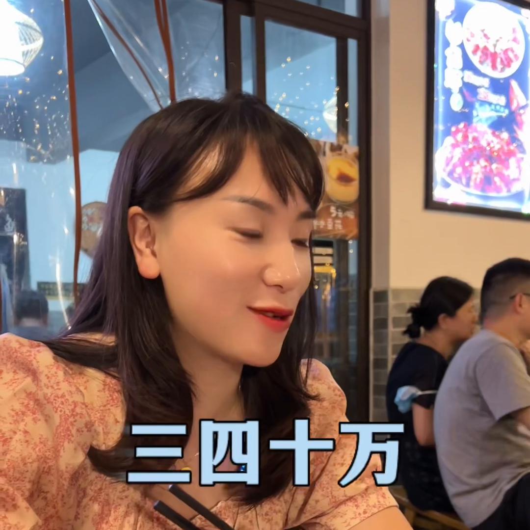 一个女人在偏僻的小巷子里，搞了几百万，怎么做到的？#探...