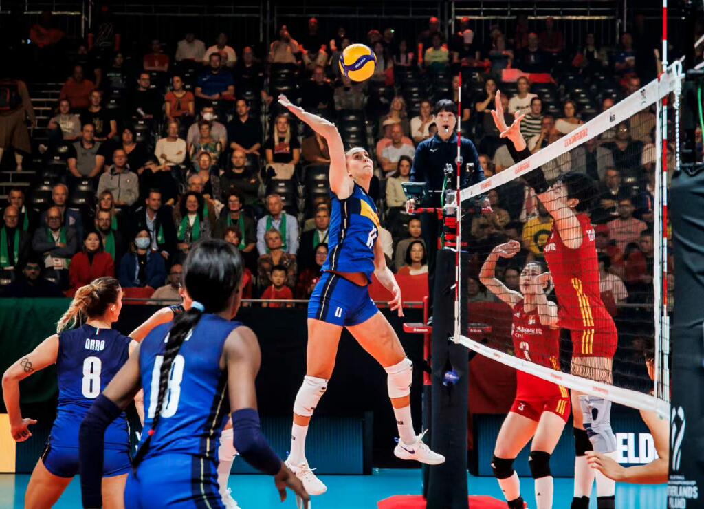 鎰忓ぇ鍒╁コ鎺掍富鏁欑粌璧涘悗閲囪,鎰忓ぇ鍒╁コ鎺掍富鏁欑粌鍑哄眬