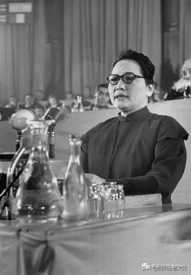 老照片纪念宋庆龄诞辰129周年