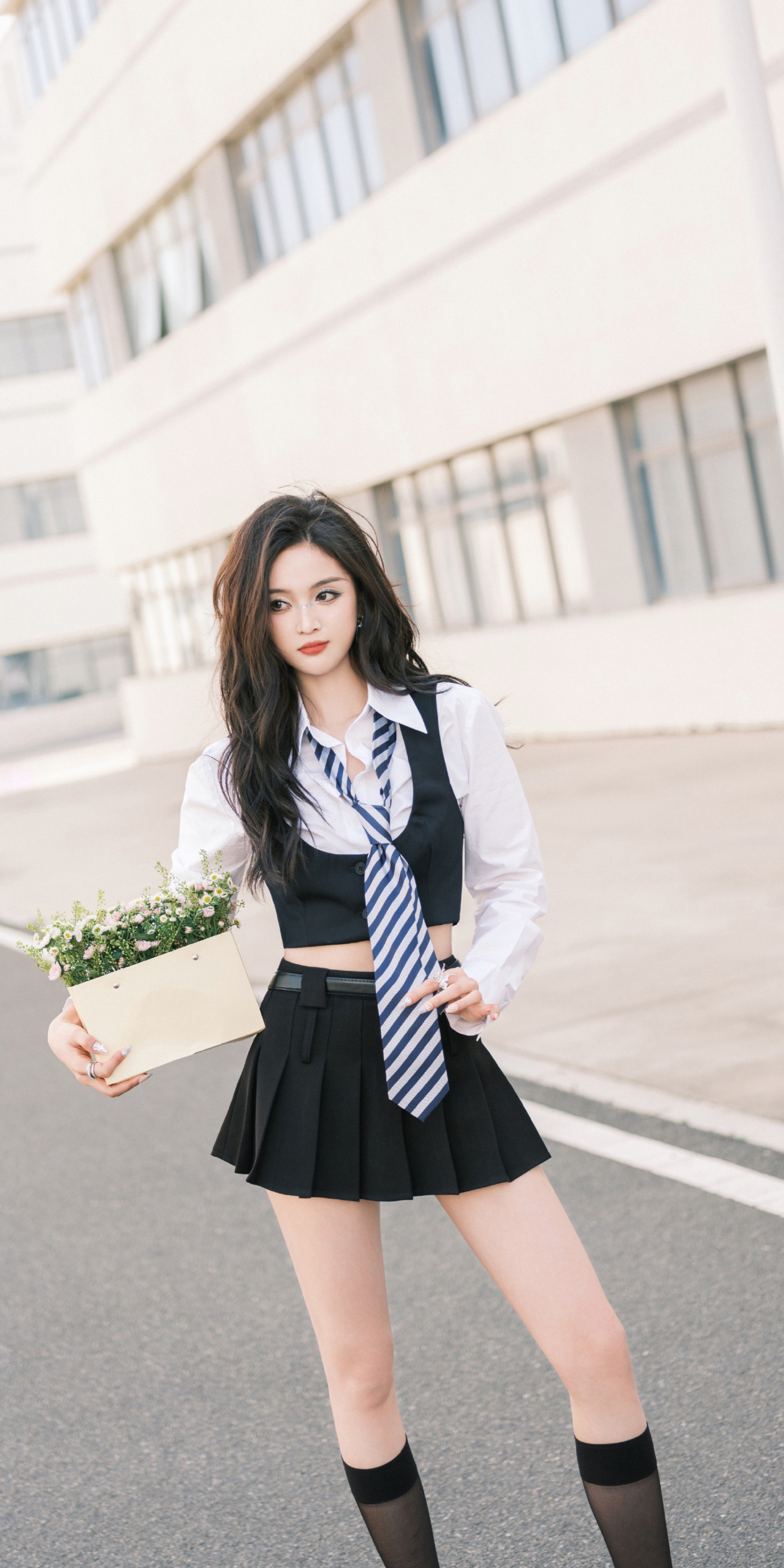 吴宣仪白衬衫短发,吴宣仪的白色系穿搭满满的少女感