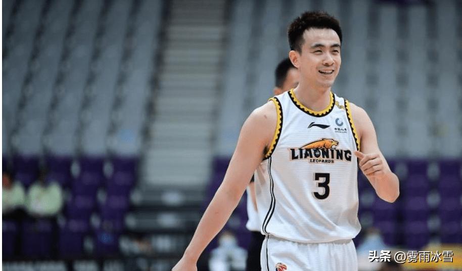 赵继伟拎鞋防守,赵继伟鞋掉了防守