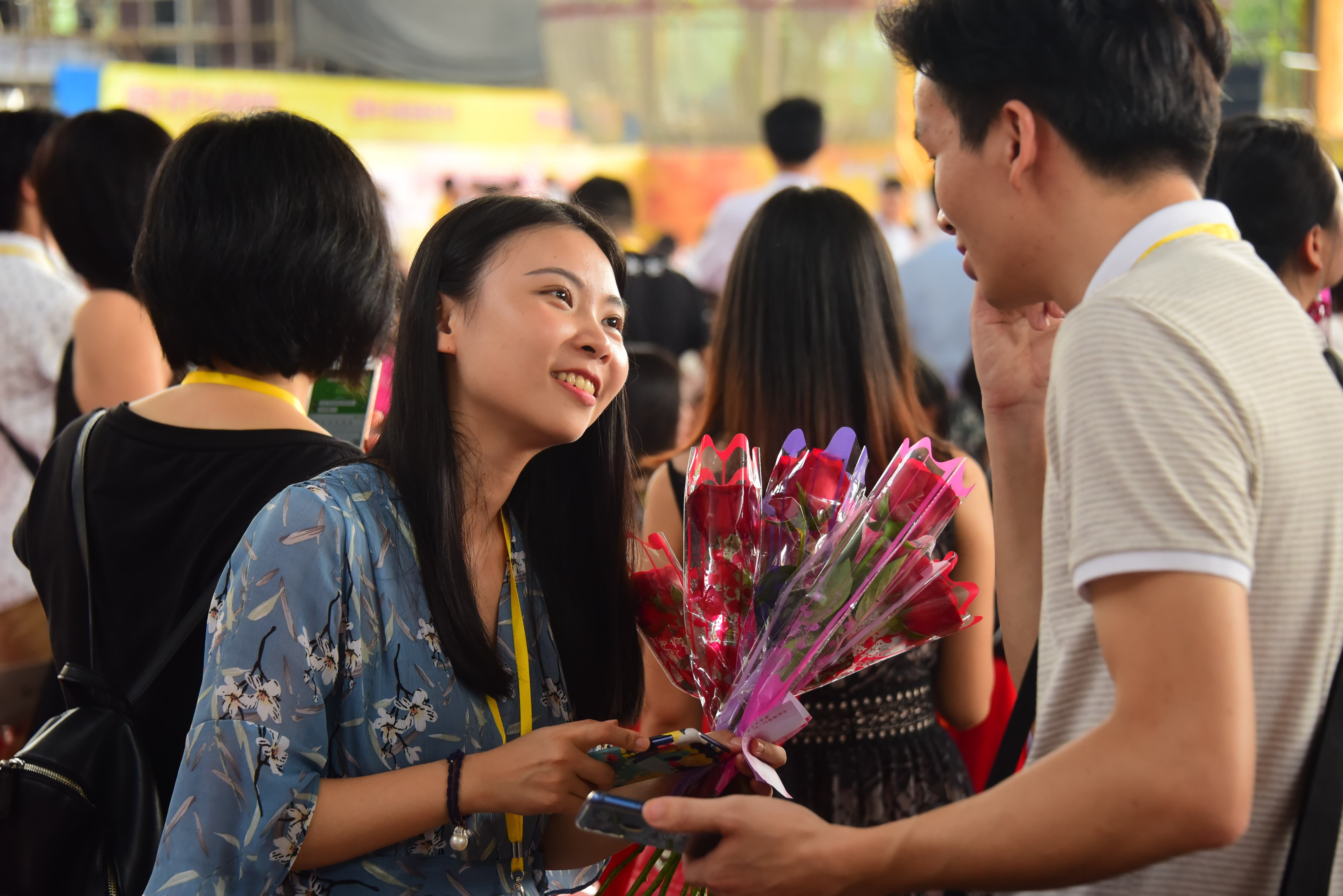 排卵期能闻到自己身上一股味道,女生排卵期身上有香味