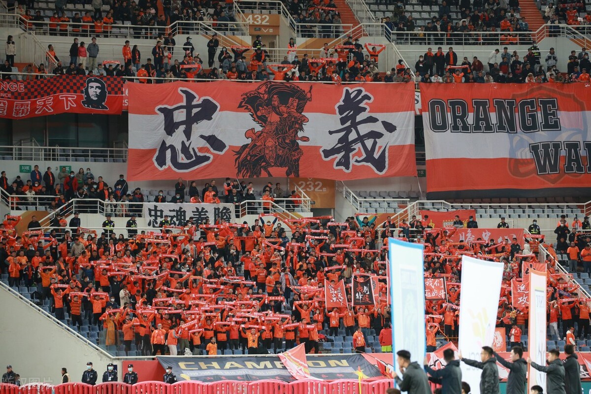 济南奥体中心现场解说中超,球迷看中超乱象