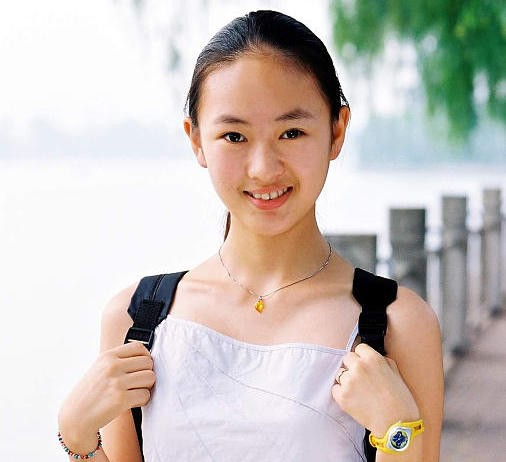 “小章子怡”童瑶的成长史，和她与张国立父子的恩怨情仇