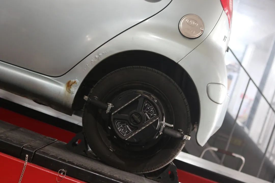 2010款比亚迪f0翻新案例,比亚迪f0全车翻新喷漆多少钱