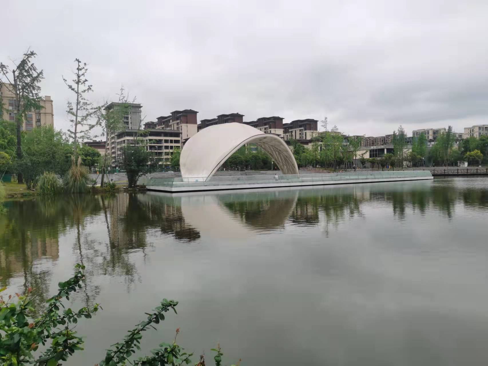 推进绿色生态建设,高质量推进公园城市建设