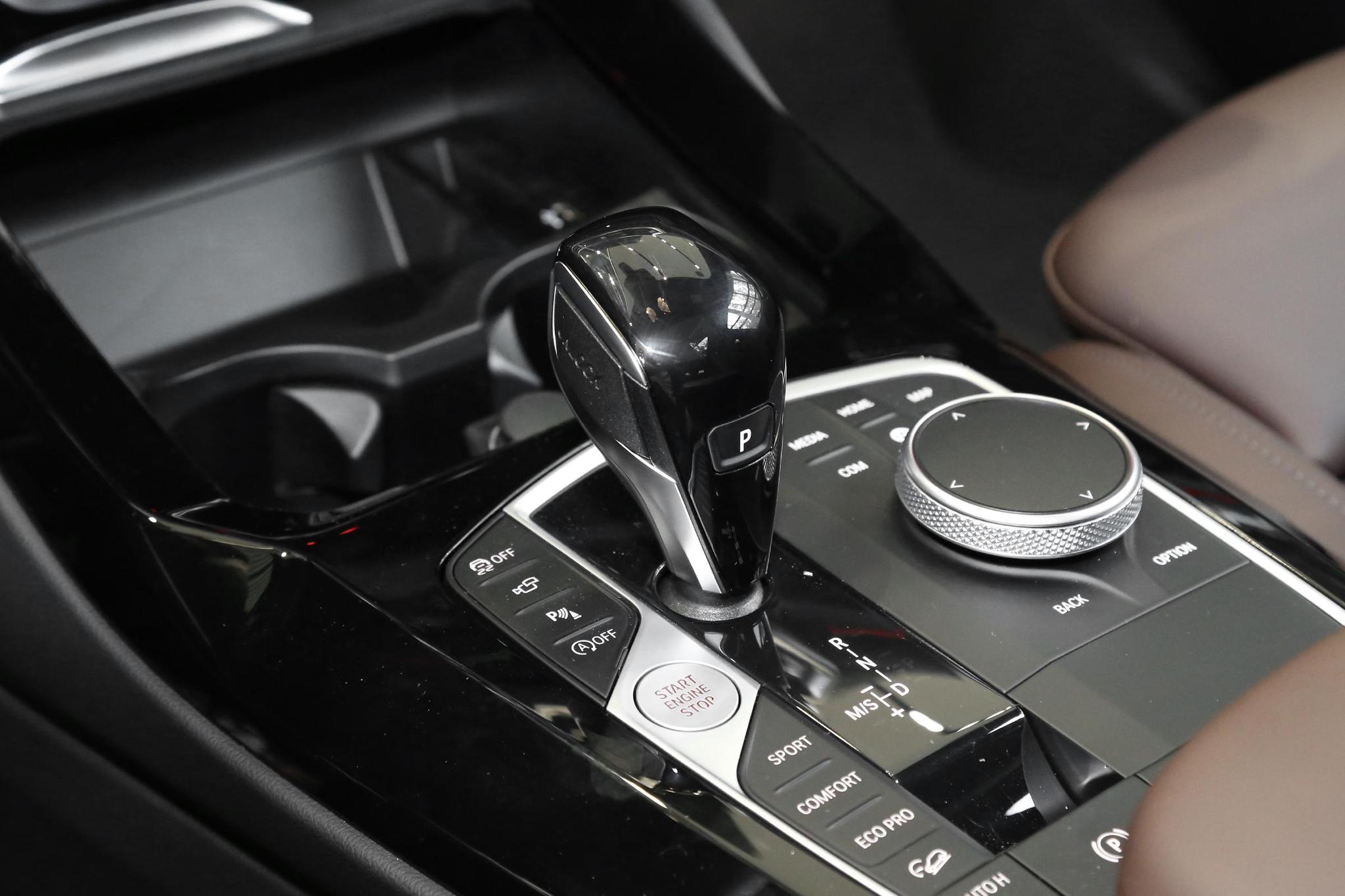 宝马x3新款2022款和奔驰glc300l,2022款宝马x330i领先试驾视频