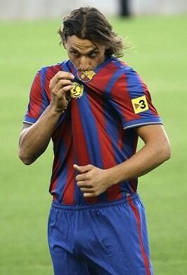 足坛浪子完整视频,足坛伊布