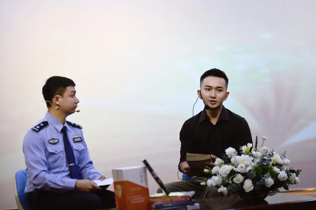 一路书香一生阳光朗诵节目串词,每周一次的读书分享会