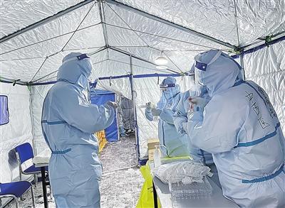 海淀医护紧急驰援丰台全员核酸检测