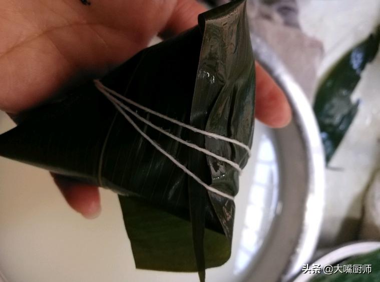 煮粽子用冷水还是用热水味道更美,煮粽子是用热水煮还是用凉水煮