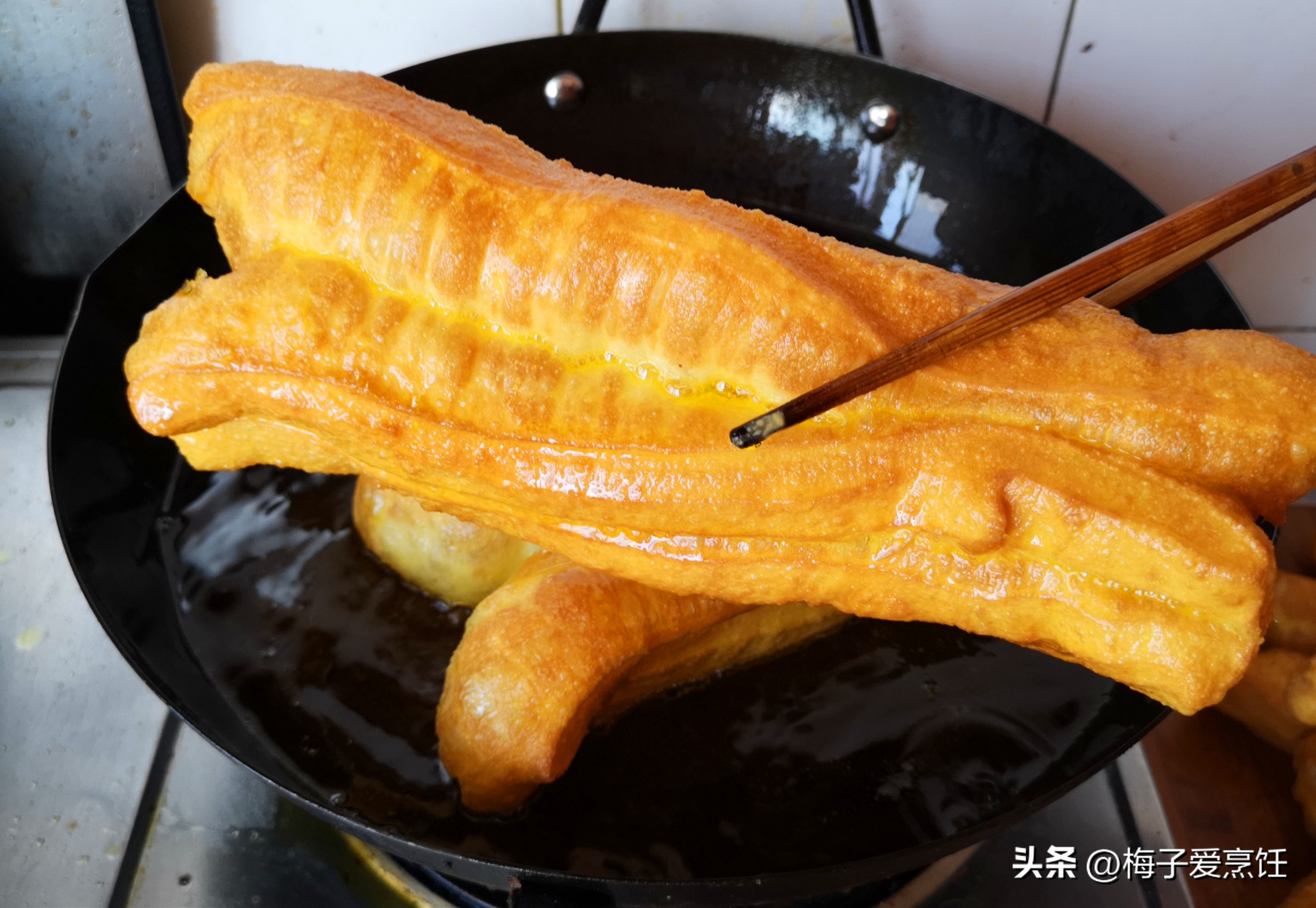 油条怎样炸得才能又软又蓬松,油条怎么炸出来又软又蓬松新手