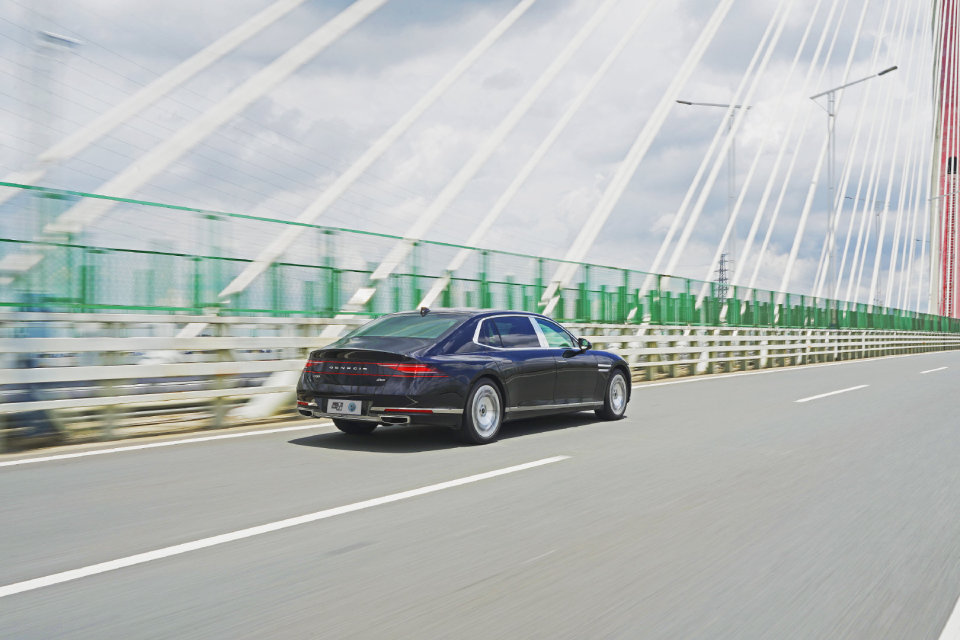 海川品车评测,捷尼赛思g90加长版试驾