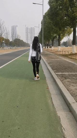 撕掉了所谓女性的身份标签,女司机车贴撕掉