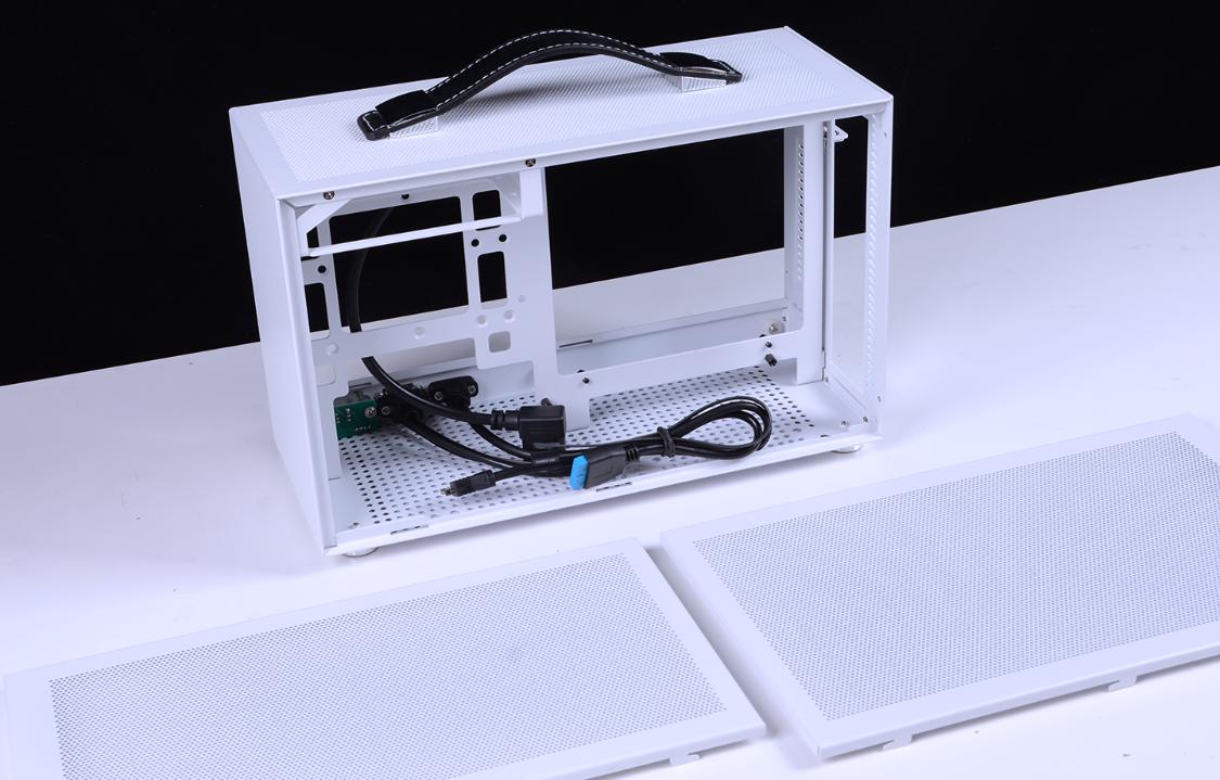 比两三万笔记本电脑还好的itx主机,5000元itx主机加便携显示器