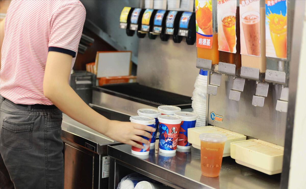 在美国吃肯德基是什么体验,肯德基自助可乐可以续杯吗