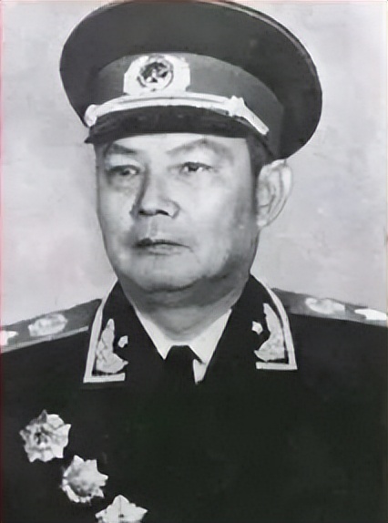 蒋介石如何评价十大元帅？唯有*德朱**可称上帅，贺龙这个人太可怕了