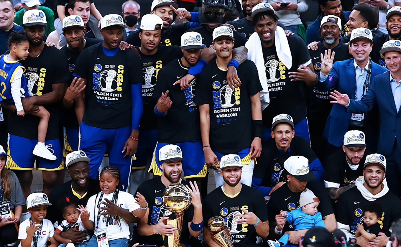 赚翻了！勇士推出总冠军周边产品，球迷不惧涨价，庆祝队史第7冠