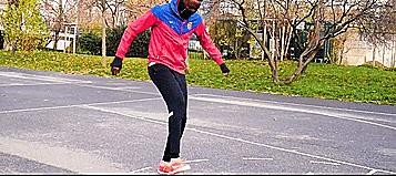 十大精彩足球技巧,十大足球技巧过人动作