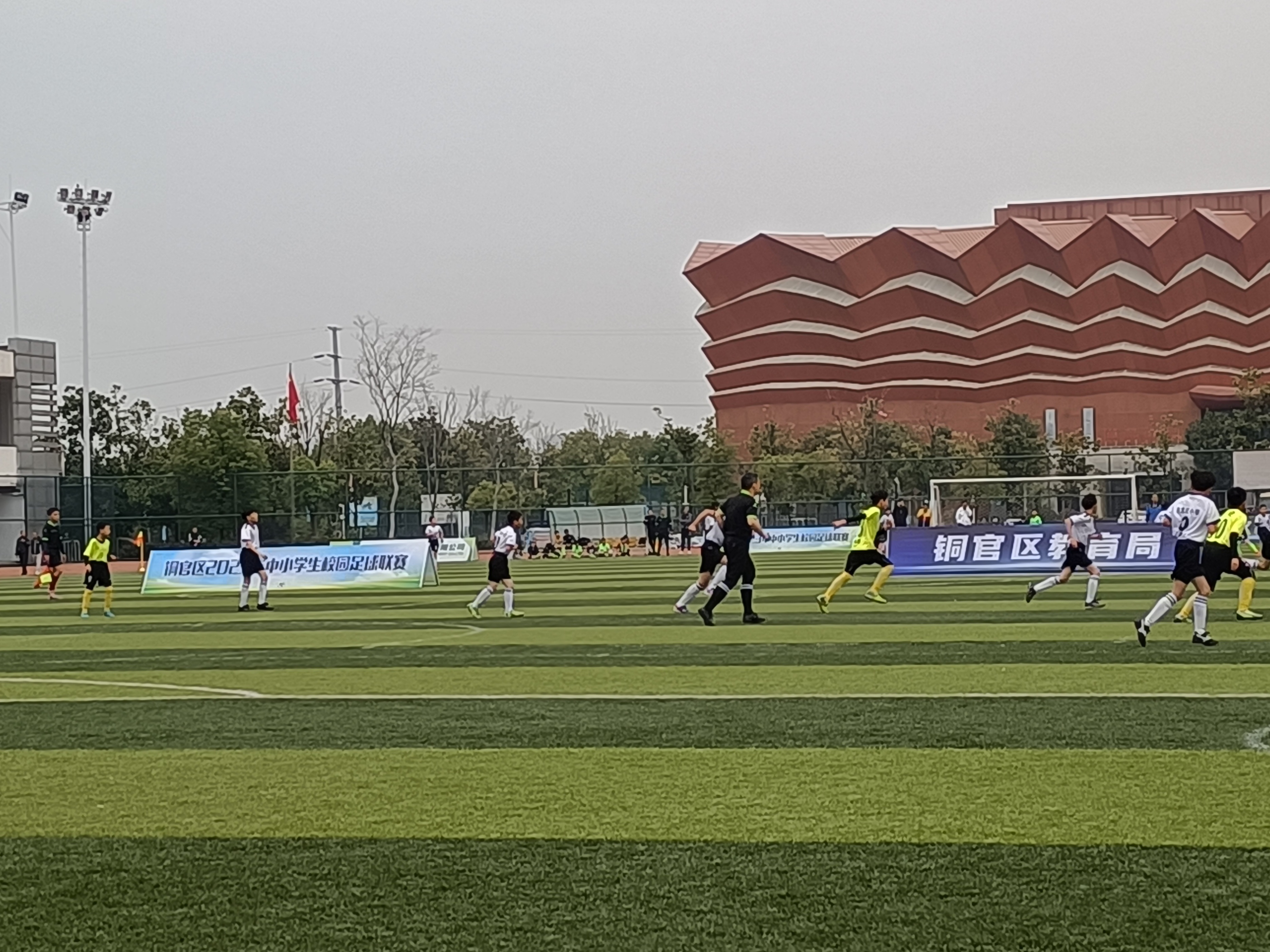 长子县东方红小学足球比赛,小学足球联赛获得双冠