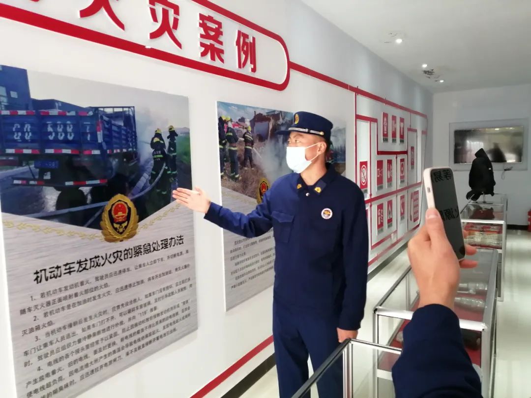 消防安全进百校宣传教育系列活动,走进学校开展消防安全宣传第一课