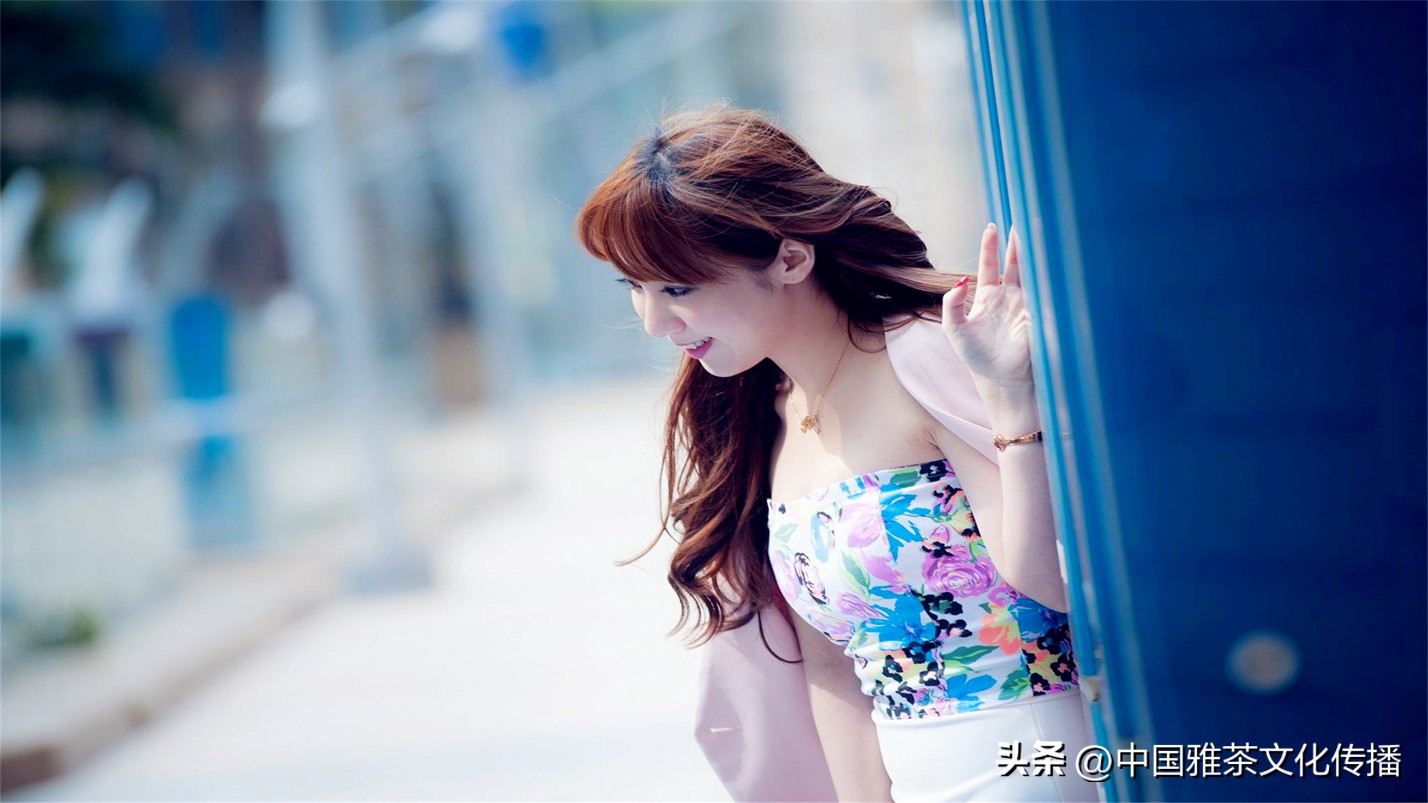 往事越千年人生弹指间意思解释,往事越千年人生弹指间的含义