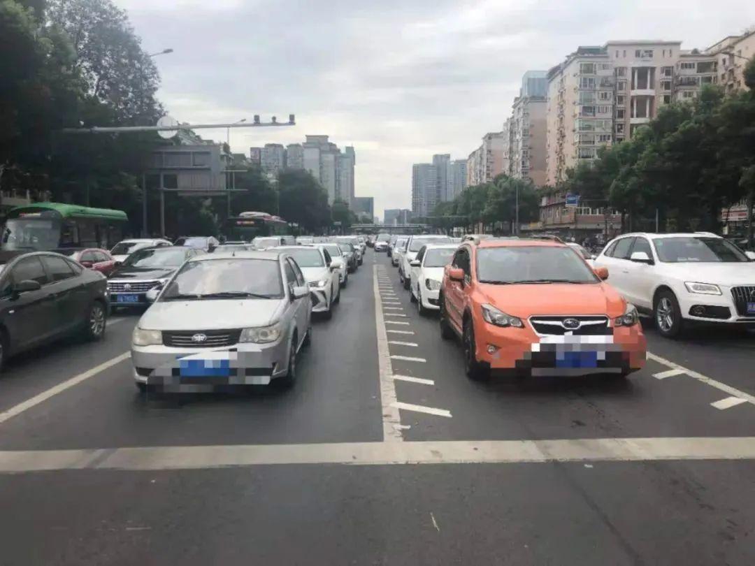马路上的可变车道是什么,道路上的可变车道是什么意思啊
