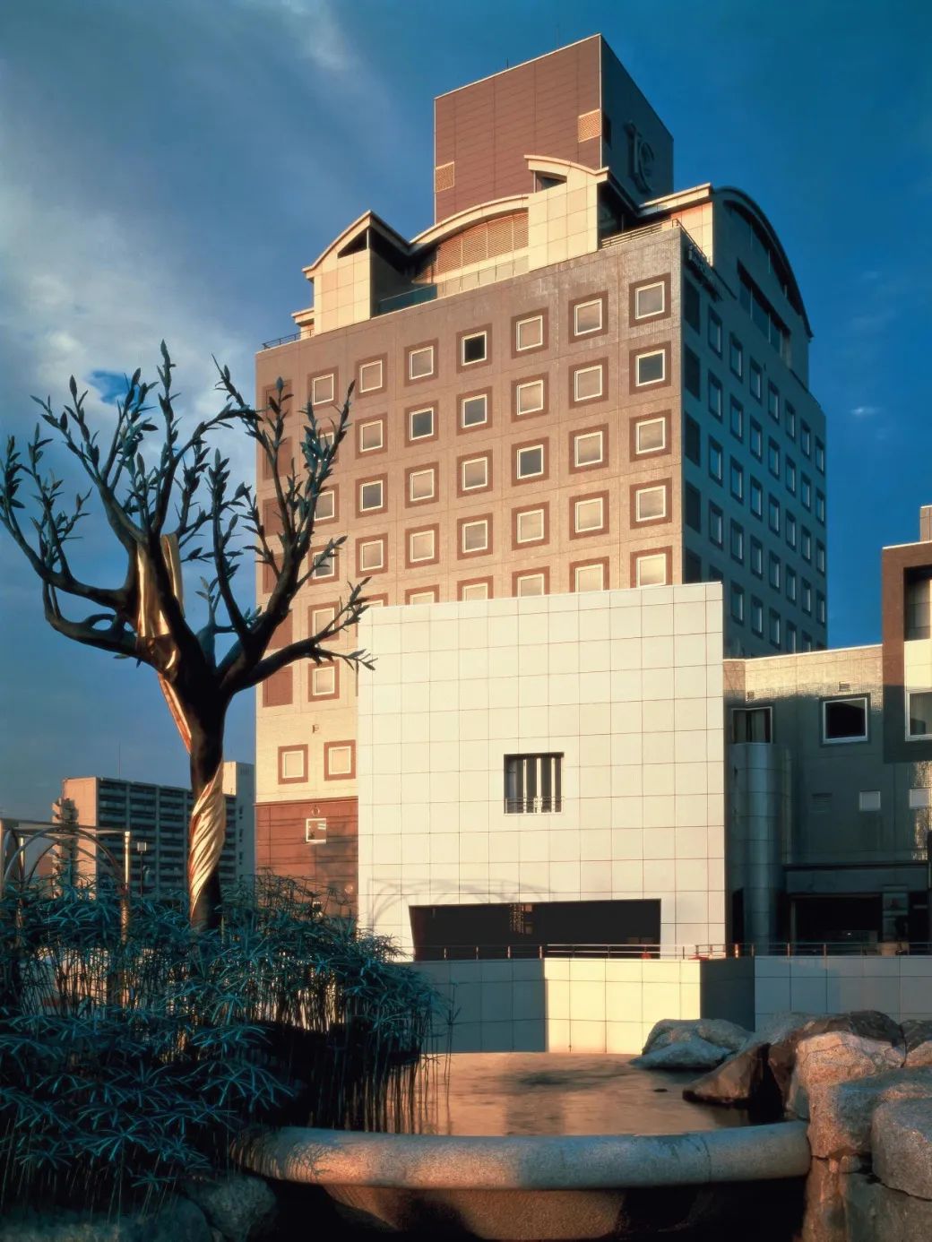 日本建筑师矶崎新的民居,矶崎新著名中国建筑