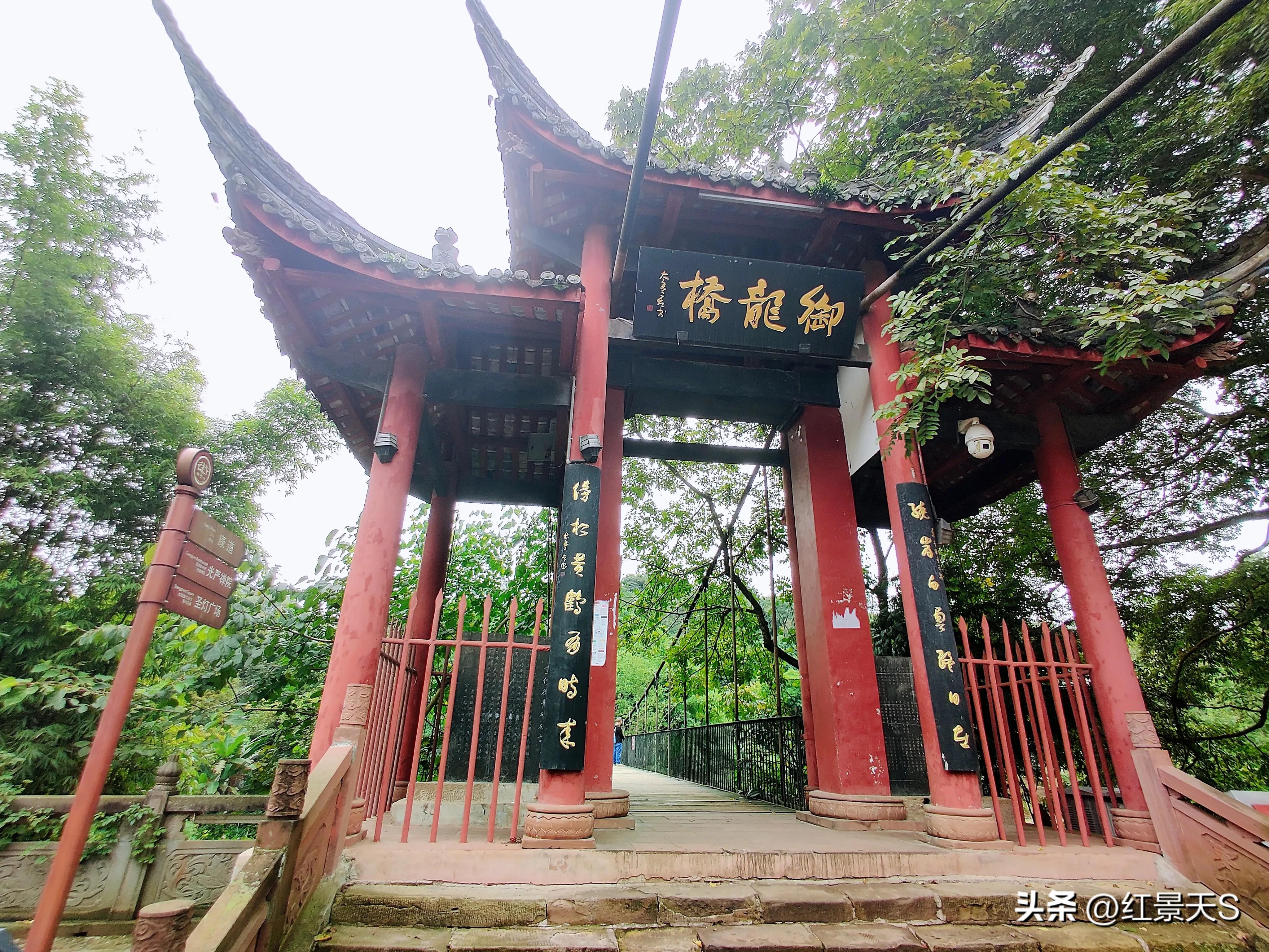 寻古幽访的千年古镇,街子古镇银杏广场御龙桥