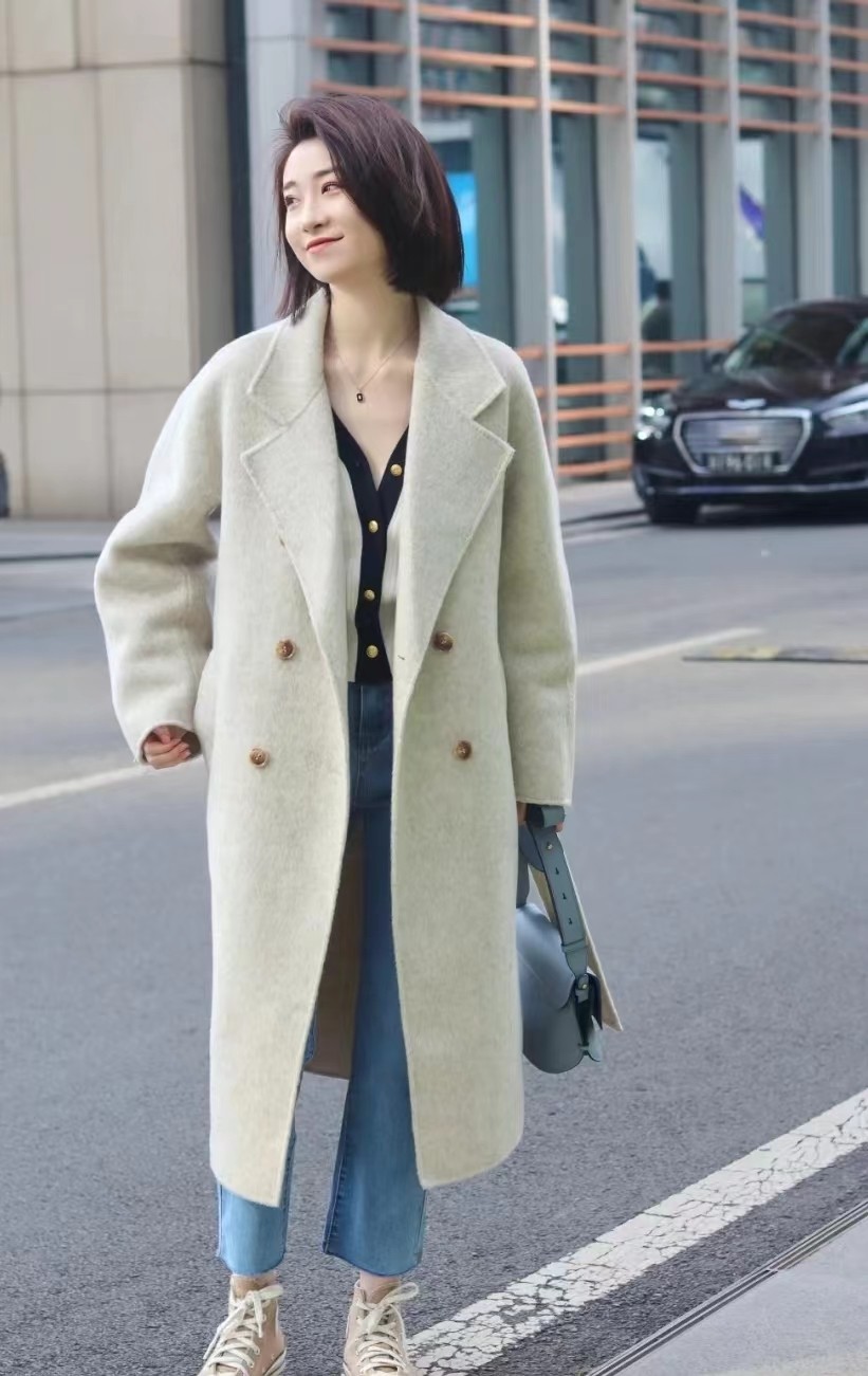 双面呢大衣能搭直筒牛仔裤吗,大衣搭配工装裤子