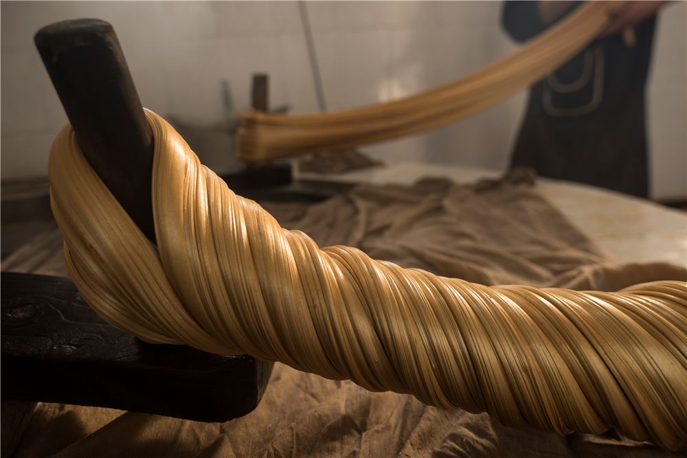 小哥农闲2个月赚1万8直播卖糖瓜，腊月二十三糖瓜粘，小时候味道