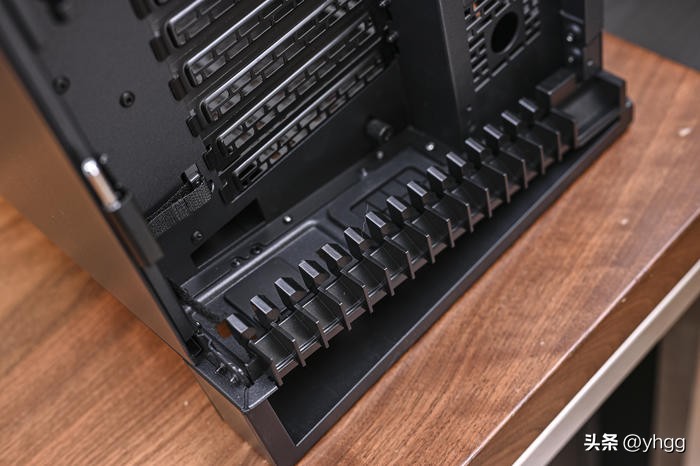 黑金全塔海景房——ROGZ790HERO+4080猛禽+追风者NV7装机展示