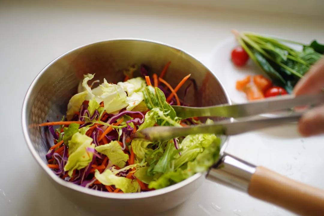 家庭小厨房用什么锅好,买一个厨房用的锅子