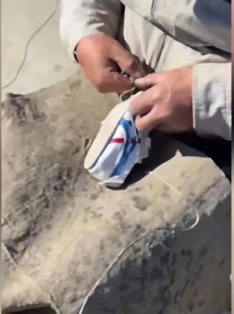 3000元鞋被修坏大爷,4000块鞋大爷修