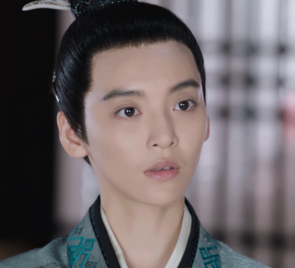 漂亮书生鞠婧祎女扮男装惊艳全场,鞠婧祎女扮男装头发散开看呆众人